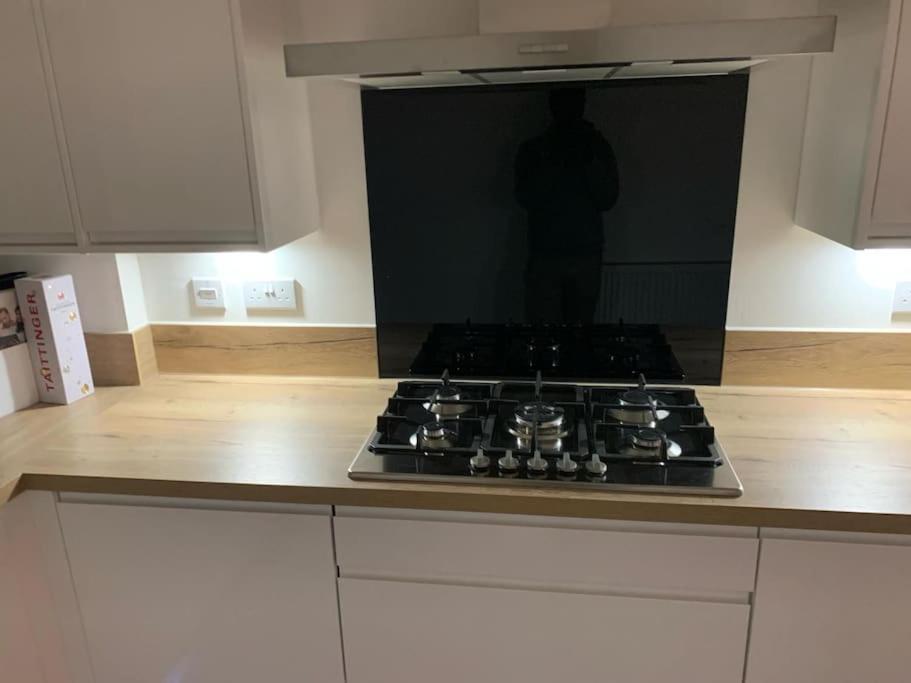 Brand New Entire 4 Bed House Multiple Free Parking Early Check-In Late Check- Out Allowed South Ockendon Εξωτερικό φωτογραφία
