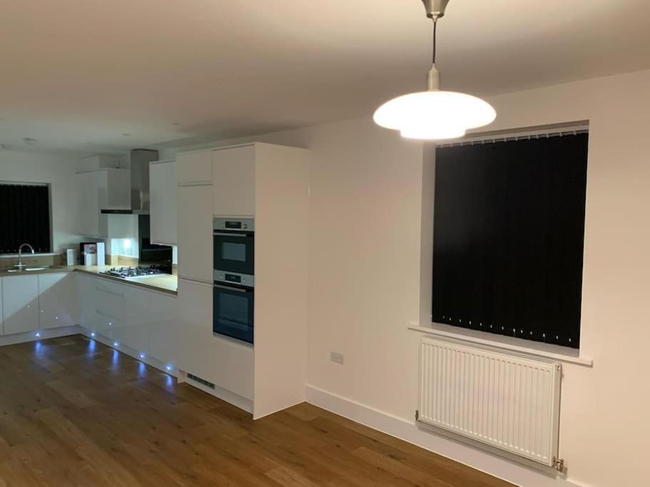Brand New Entire 4 Bed House Multiple Free Parking Early Check-In Late Check- Out Allowed South Ockendon Εξωτερικό φωτογραφία
