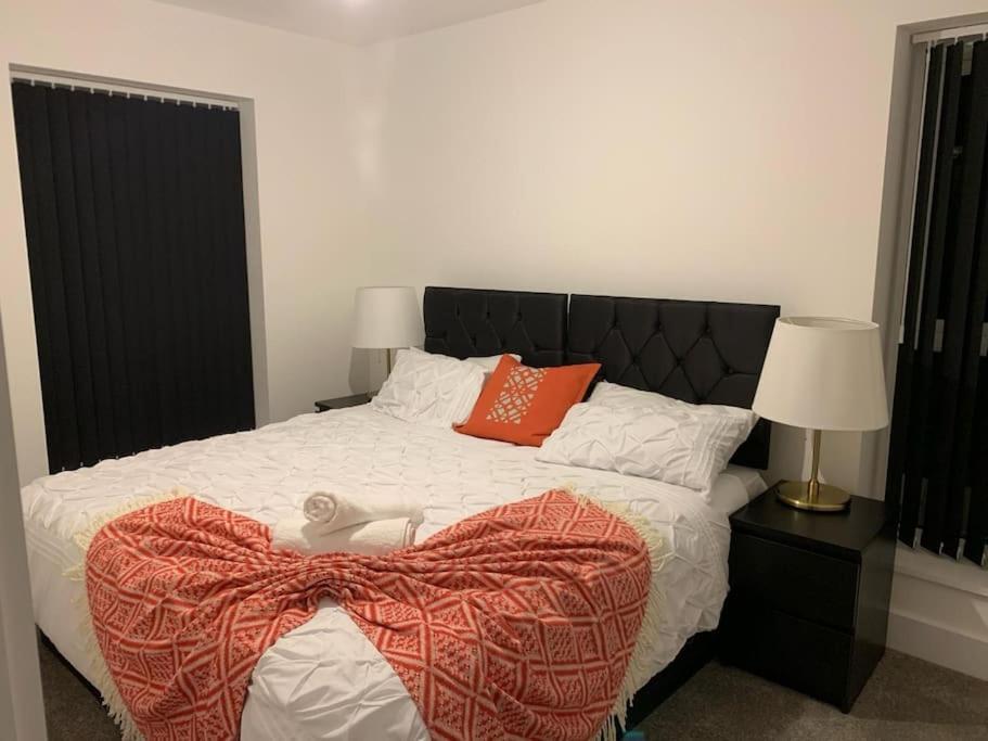 Brand New Entire 4 Bed House Multiple Free Parking Early Check-In Late Check- Out Allowed South Ockendon Εξωτερικό φωτογραφία